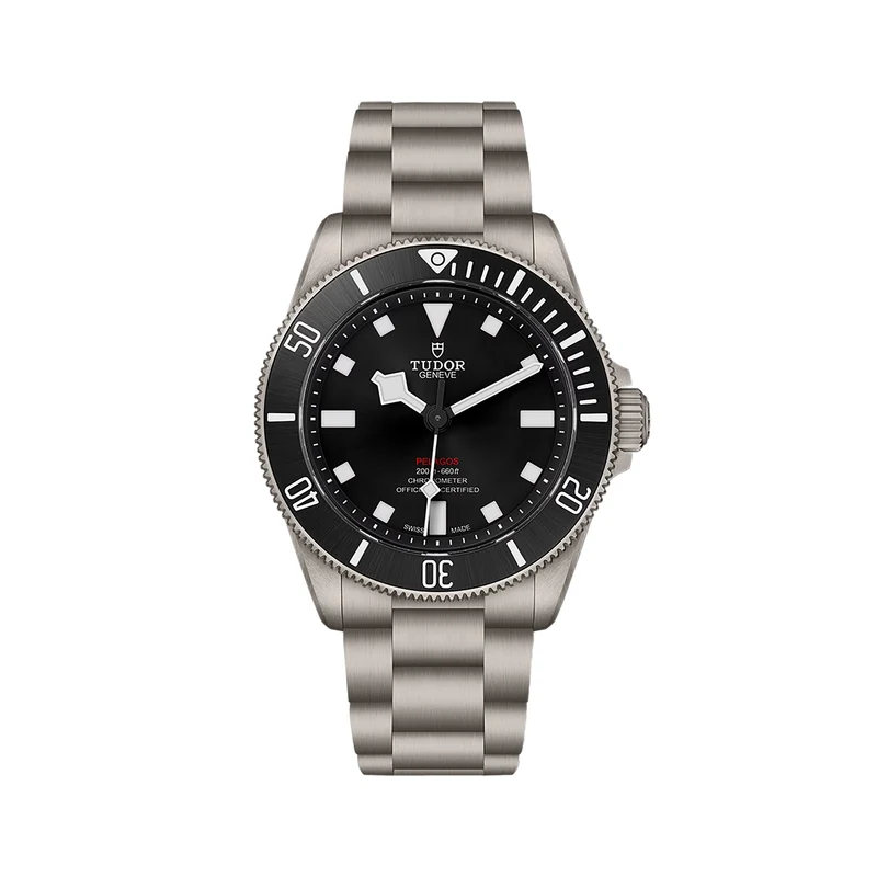 Pelagos Titanium 39mm - Black on Bracelet w/ Extra Rubber Strap
