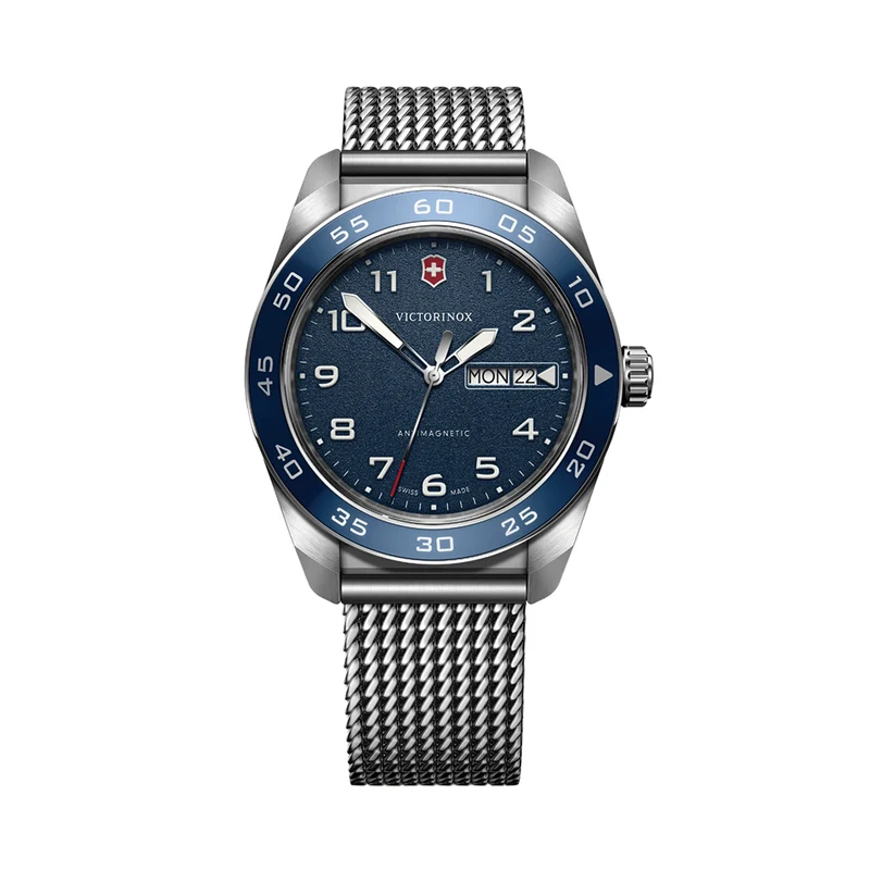 Swiss Army Quartz 42mm - Blue on Bracelet