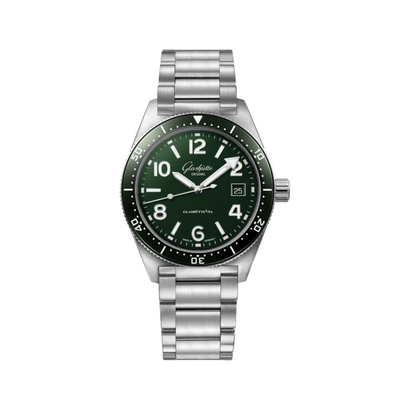 SeaQ Sapphire Caseback 39.5mm - Varnish Reed Green on Bracelet