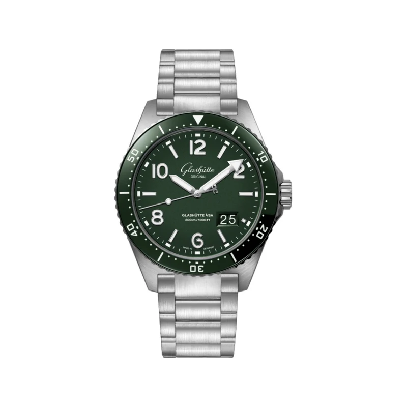SeaQ Panorama Date 43mm - Varnish Reed Green on Bracelet