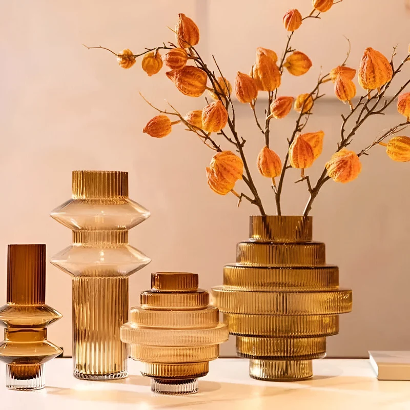 Elegante vaso in vetro ambra - pezzo decorativo contemporaneo per ambienti eleganti