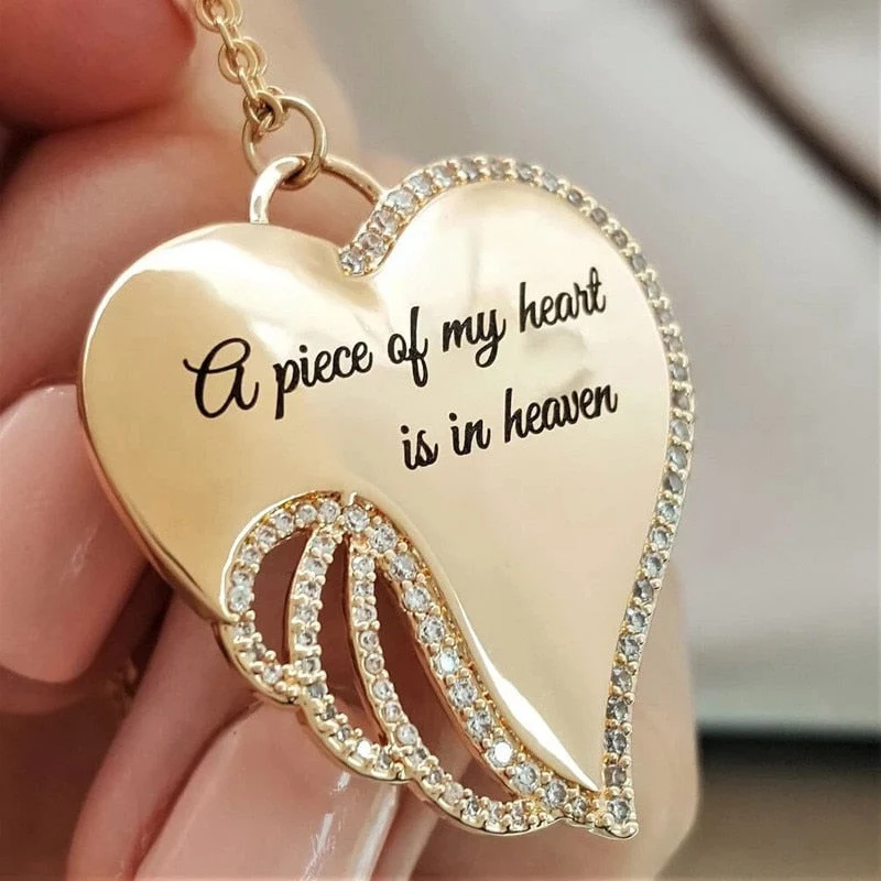 Collana a cuore con ali d'angelo